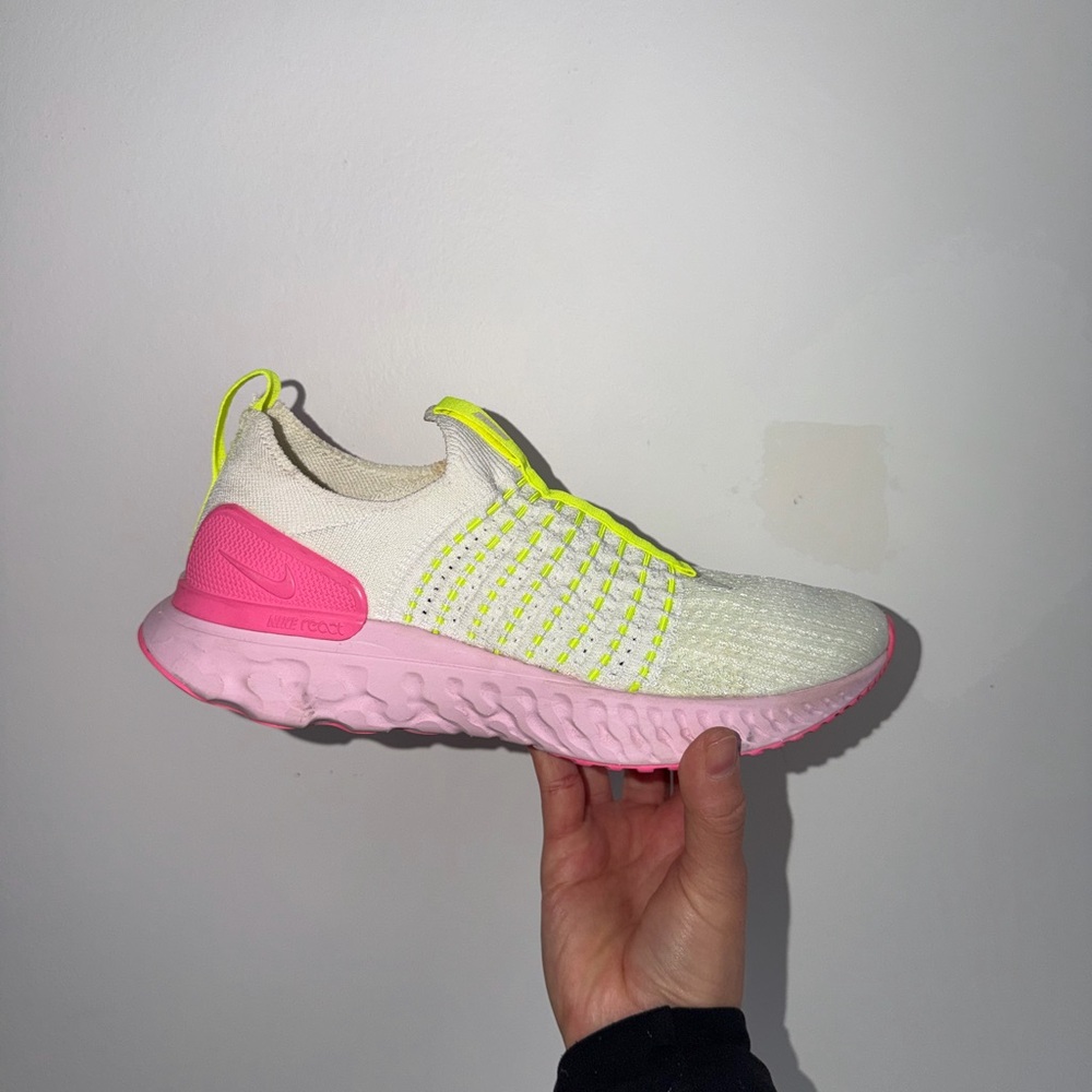 Nike Wmns React Phantom Run Flyknit 2 'White Volt Pink Glow’ WORN ONCE
